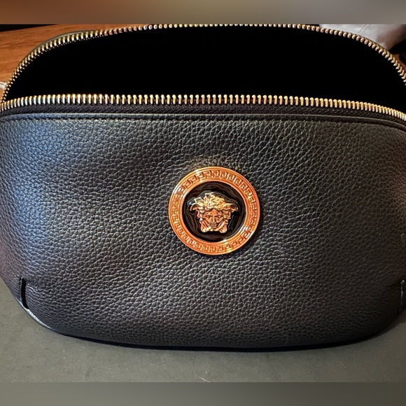 VERSACE Grained Calfskin Vanitas Medea Belt Bag Black (UNISEX) - Picture 6 of 16